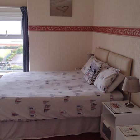 The Kathrene Second Floor Sea View Apartment Флийтуд Екстериор снимка
