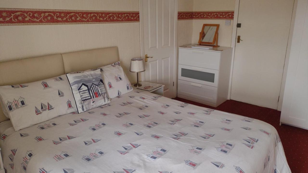 The Kathrene Second Floor Sea View Apartment Флийтуд Екстериор снимка